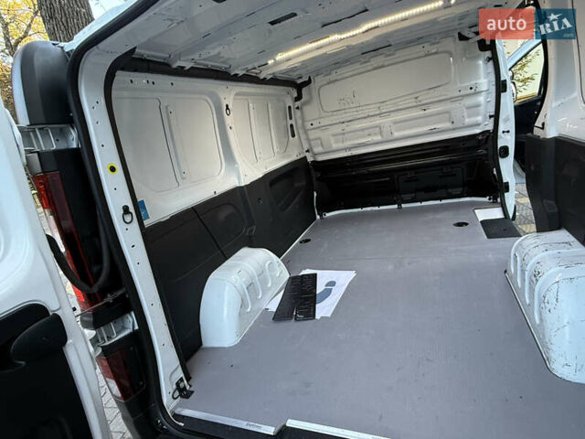 Белый Рено Трафик, объемом двигателя 2 л и пробегом 112 тыс. км за 17850 $, фото 65 на Automoto.ua