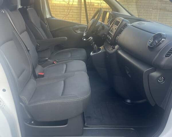 Белый Рено Трафик, объемом двигателя 2 л и пробегом 210 тыс. км за 16899 $, фото 10 на Automoto.ua