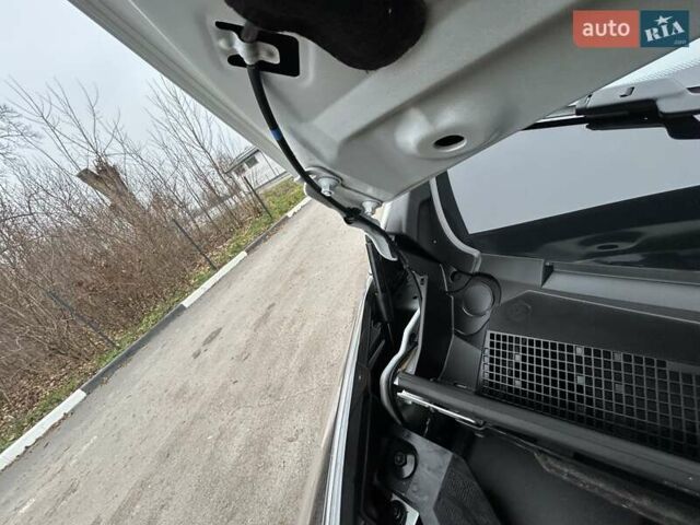 Белый Рено Трафик, объемом двигателя 2 л и пробегом 189 тыс. км за 17900 $, фото 37 на Automoto.ua