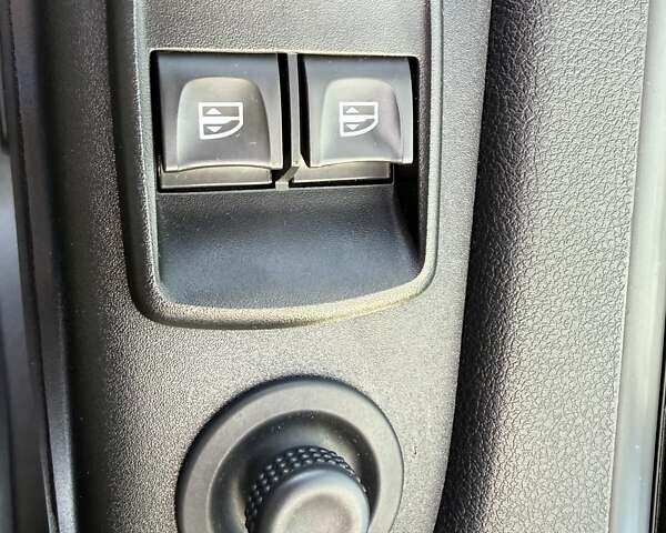 Білий Рено Трафік, об'ємом двигуна 2 л та пробігом 200 тис. км за 18900 $, фото 11 на Automoto.ua