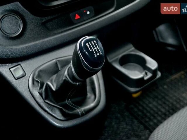 Белый Рено Трафик, объемом двигателя 2 л и пробегом 236 тыс. км за 16900 $, фото 39 на Automoto.ua