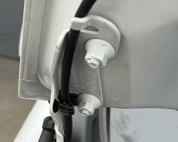 Белый Рено Трафик, объемом двигателя 2 л и пробегом 217 тыс. км за 18800 $, фото 17 на Automoto.ua