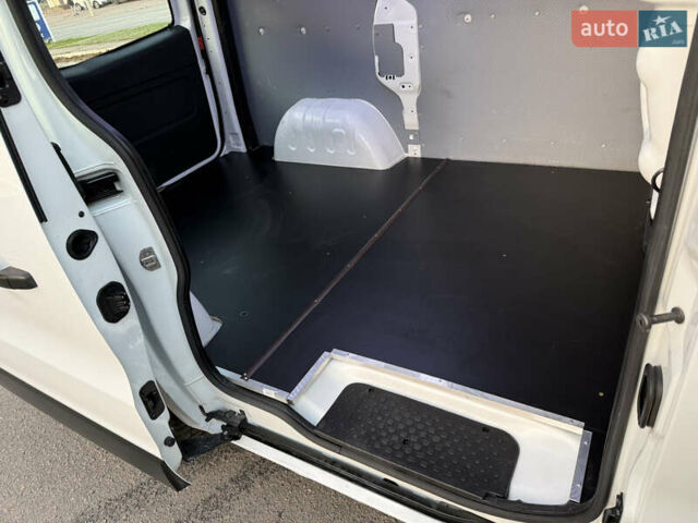 Белый Рено Трафик, объемом двигателя 2 л и пробегом 130 тыс. км за 18999 $, фото 6 на Automoto.ua