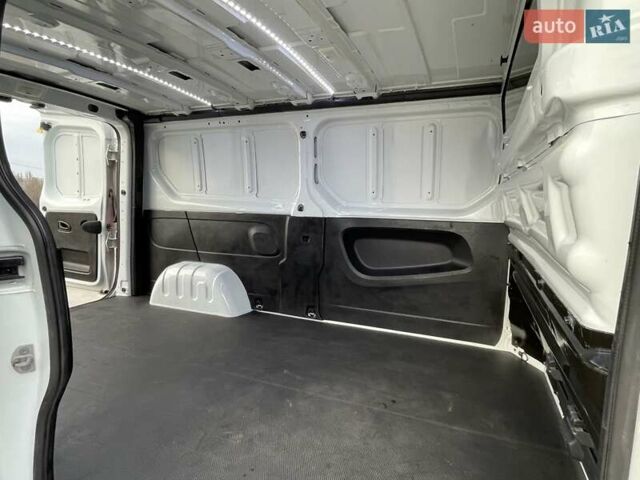 Белый Рено Трафик, объемом двигателя 2 л и пробегом 251 тыс. км за 17500 $, фото 18 на Automoto.ua