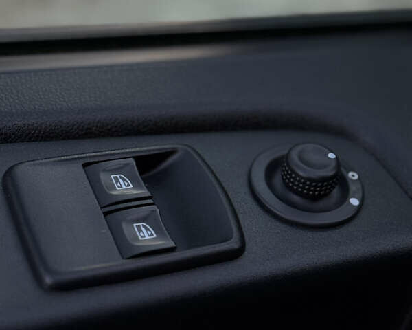 Белый Рено Трафик, объемом двигателя 2 л и пробегом 96 тыс. км за 19500 $, фото 19 на Automoto.ua