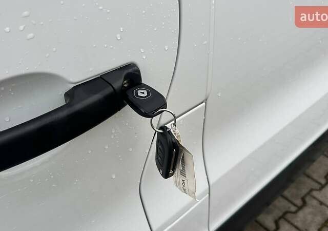 Белый Рено Трафик, объемом двигателя 2 л и пробегом 261 тыс. км за 19800 $, фото 13 на Automoto.ua