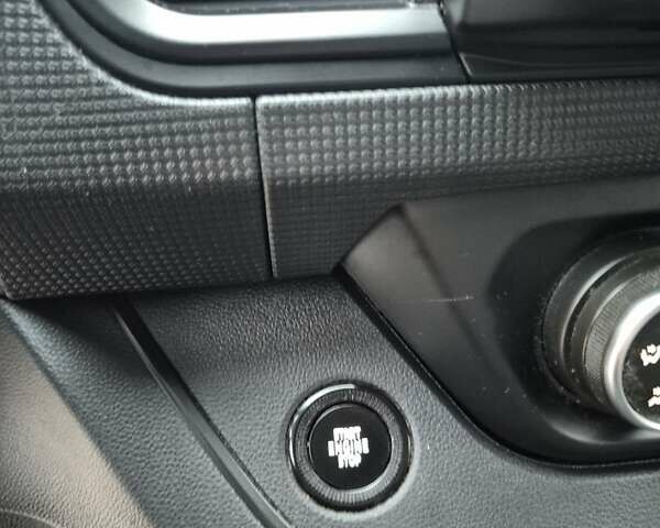 Белый Рено Трафик, объемом двигателя 2 л и пробегом 70 тыс. км за 23900 $, фото 122 на Automoto.ua