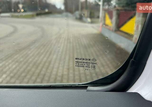 Белый Рено Трафик, объемом двигателя 2 л и пробегом 261 тыс. км за 19800 $, фото 14 на Automoto.ua