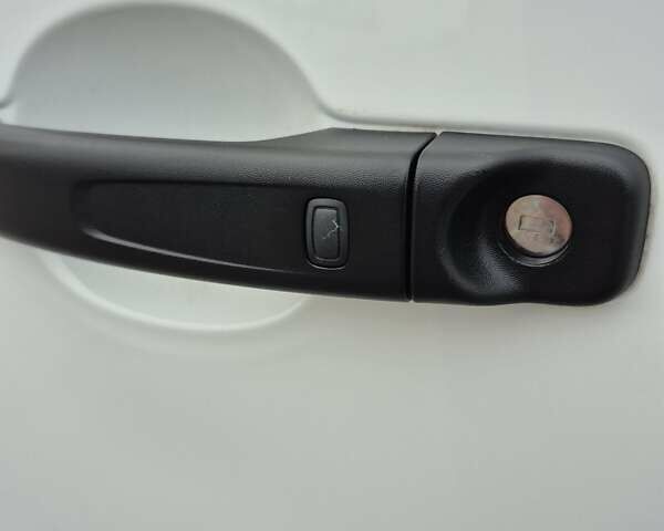 Белый Рено Трафик, объемом двигателя 2 л и пробегом 70 тыс. км за 23900 $, фото 118 на Automoto.ua