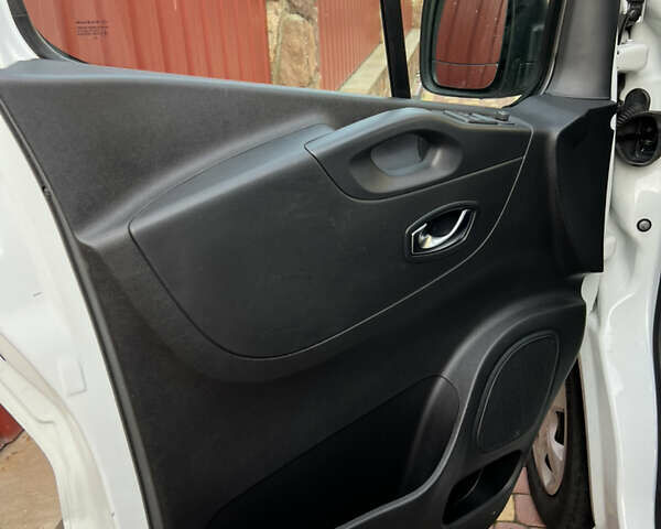 Білий Рено Трафік, об'ємом двигуна 2 л та пробігом 201 тис. км за 19500 $, фото 29 на Automoto.ua