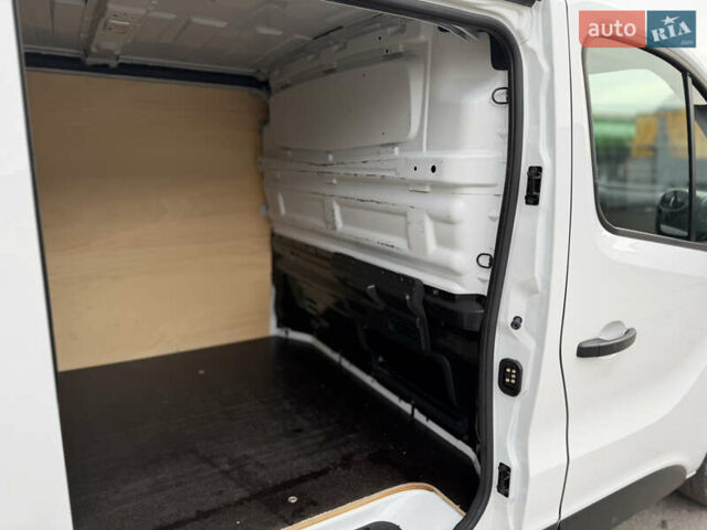 Білий Рено Трафік, об'ємом двигуна 2 л та пробігом 202 тис. км за 16999 $, фото 12 на Automoto.ua