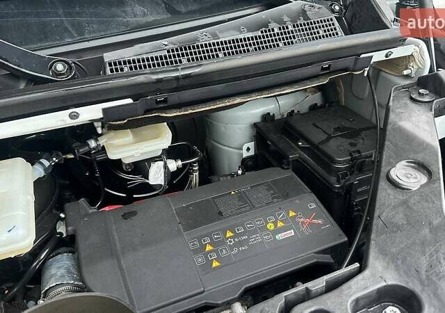 Белый Рено Трафик, объемом двигателя 2 л и пробегом 261 тыс. км за 19800 $, фото 19 на Automoto.ua