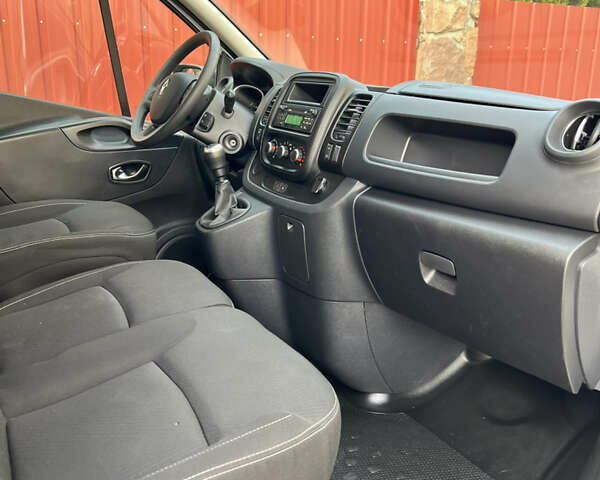 Білий Рено Трафік, об'ємом двигуна 2 л та пробігом 201 тис. км за 19500 $, фото 16 на Automoto.ua