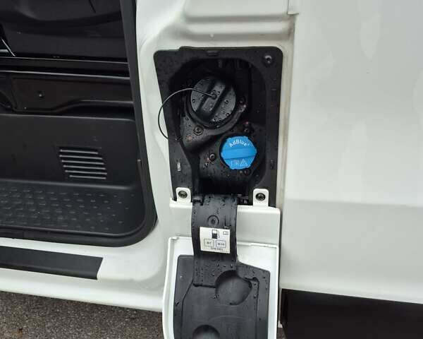 Белый Рено Трафик, объемом двигателя 2 л и пробегом 70 тыс. км за 23900 $, фото 126 на Automoto.ua