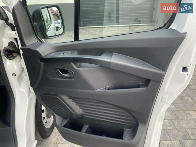 Белый Рено Трафик, объемом двигателя 2 л и пробегом 250 тыс. км за 19000 $, фото 25 на Automoto.ua
