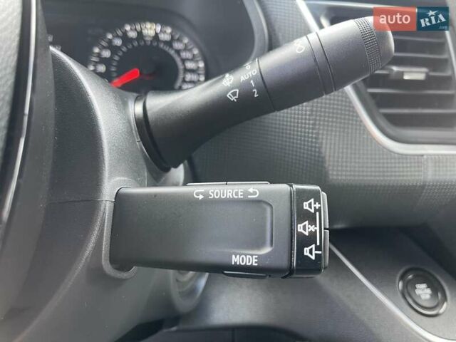 Белый Рено Трафик, объемом двигателя 2 л и пробегом 200 тыс. км за 20600 $, фото 44 на Automoto.ua