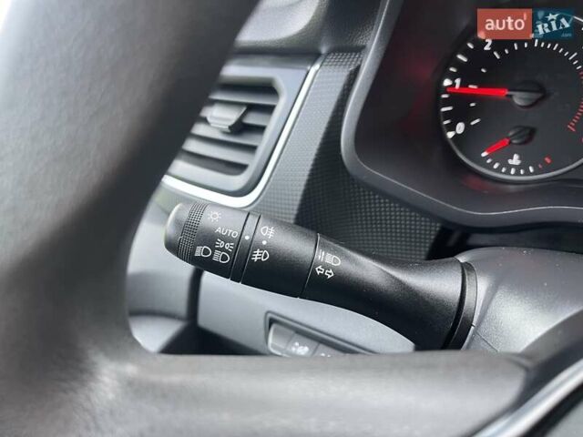 Белый Рено Трафик, объемом двигателя 2 л и пробегом 200 тыс. км за 20700 $, фото 31 на Automoto.ua