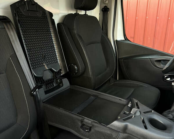 Білий Рено Трафік, об'ємом двигуна 2 л та пробігом 201 тис. км за 19500 $, фото 41 на Automoto.ua