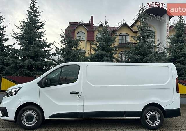 Белый Рено Трафик, объемом двигателя 2 л и пробегом 261 тыс. км за 19800 $, фото 1 на Automoto.ua