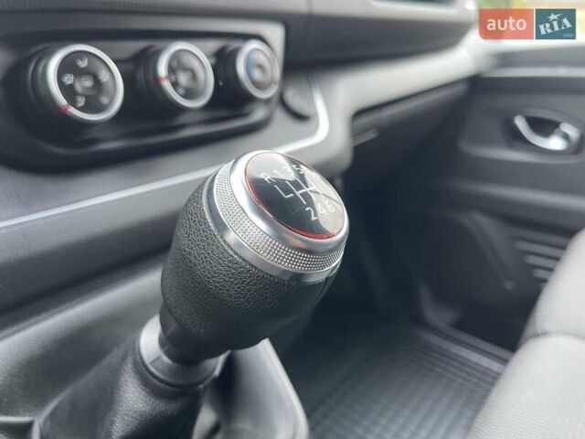 Белый Рено Трафик, объемом двигателя 2 л и пробегом 200 тыс. км за 20700 $, фото 42 на Automoto.ua