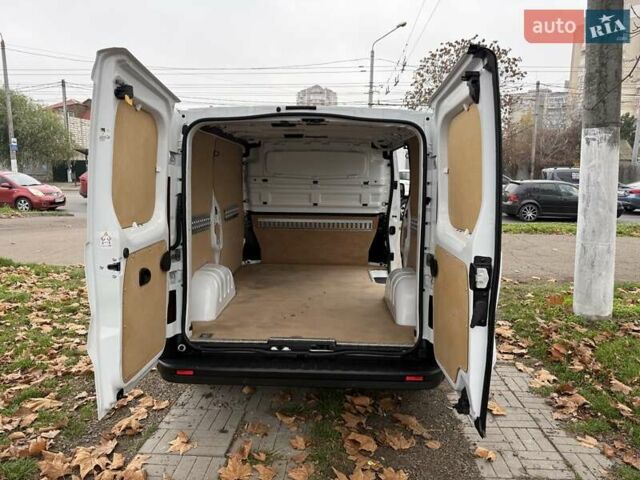 Белый Рено Трафик, объемом двигателя 0 л и пробегом 204 тыс. км за 20900 $, фото 45 на Automoto.ua