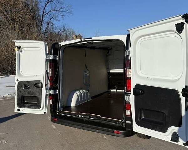 Белый Рено Трафик, объемом двигателя 2 л и пробегом 81 тыс. км за 22500 $, фото 44 на Automoto.ua