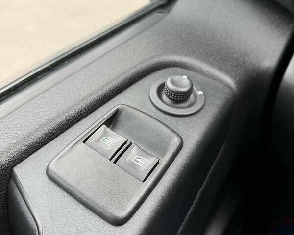 Білий Рено Трафік, об'ємом двигуна 2 л та пробігом 202 тис. км за 16999 $, фото 23 на Automoto.ua