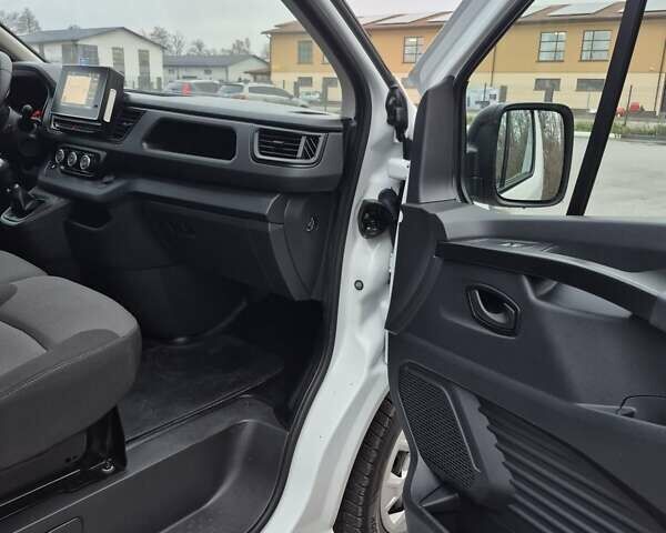 Белый Рено Трафик, объемом двигателя 2 л и пробегом 70 тыс. км за 23900 $, фото 106 на Automoto.ua