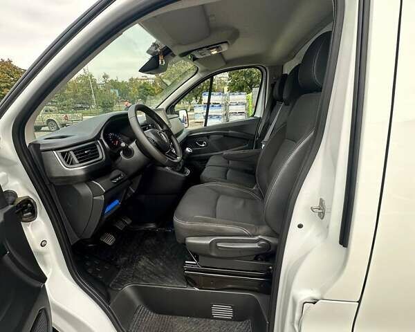 Белый Рено Трафик, объемом двигателя 2 л и пробегом 168 тыс. км за 24200 $, фото 1 на Automoto.ua