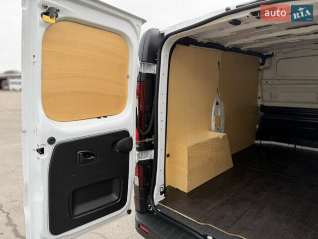 Білий Рено Трафік, об'ємом двигуна 2 л та пробігом 202 тис. км за 16999 $, фото 8 на Automoto.ua