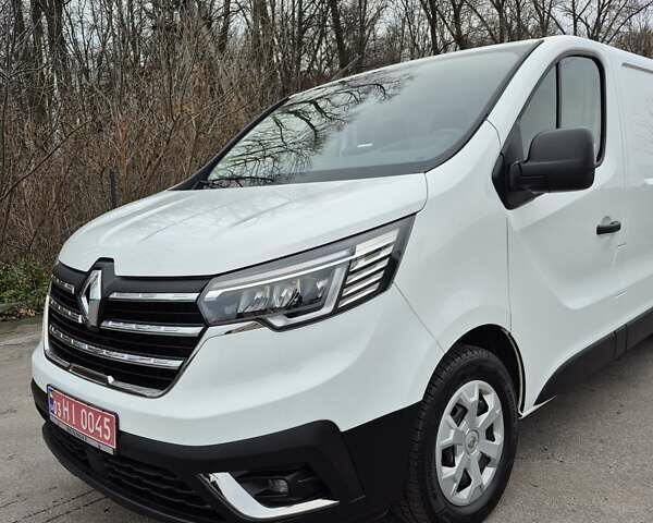 Белый Рено Трафик, объемом двигателя 2 л и пробегом 70 тыс. км за 23900 $, фото 1 на Automoto.ua