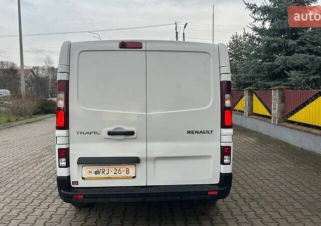 Белый Рено Трафик, объемом двигателя 2 л и пробегом 261 тыс. км за 19800 $, фото 3 на Automoto.ua