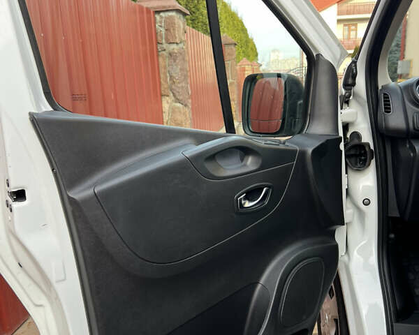 Білий Рено Трафік, об'ємом двигуна 2 л та пробігом 201 тис. км за 19500 $, фото 40 на Automoto.ua