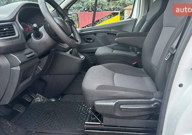 Белый Рено Трафик, объемом двигателя 2 л и пробегом 261 тыс. км за 19800 $, фото 7 на Automoto.ua