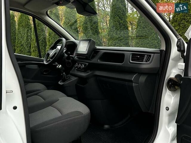 Белый Рено Трафик, объемом двигателя 2 л и пробегом 106 тыс. км за 23800 $, фото 53 на Automoto.ua