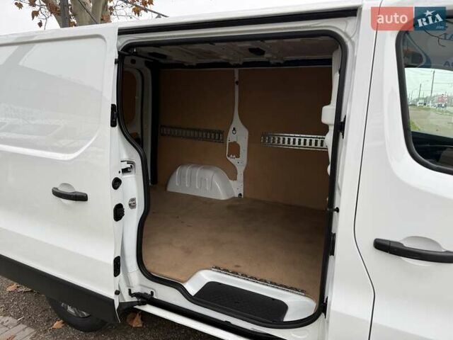 Белый Рено Трафик, объемом двигателя 0 л и пробегом 204 тыс. км за 20900 $, фото 42 на Automoto.ua