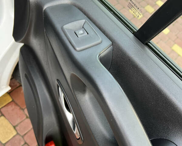 Білий Рено Трафік, об'ємом двигуна 2 л та пробігом 201 тис. км за 19500 $, фото 24 на Automoto.ua