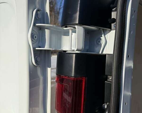 Белый Рено Трафик, объемом двигателя 2 л и пробегом 81 тыс. км за 22500 $, фото 52 на Automoto.ua