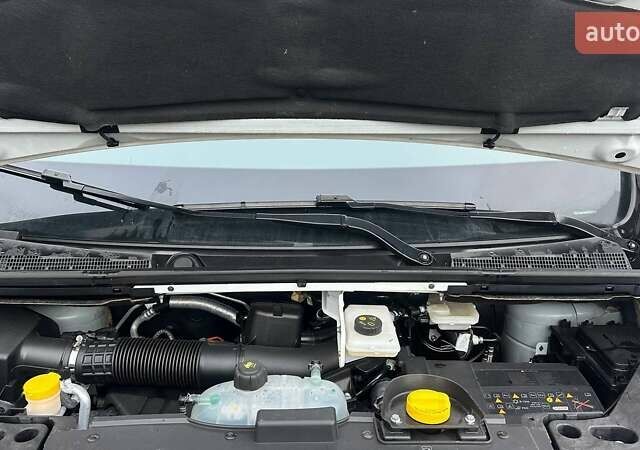 Белый Рено Трафик, объемом двигателя 2 л и пробегом 261 тыс. км за 19800 $, фото 17 на Automoto.ua