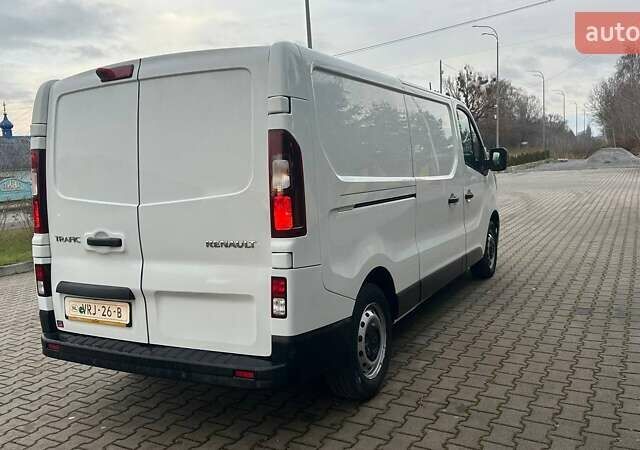 Белый Рено Трафик, объемом двигателя 2 л и пробегом 261 тыс. км за 19800 $, фото 4 на Automoto.ua