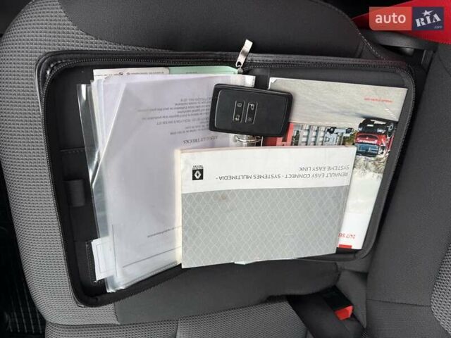 Белый Рено Трафик, объемом двигателя 0 л и пробегом 204 тыс. км за 20900 $, фото 40 на Automoto.ua