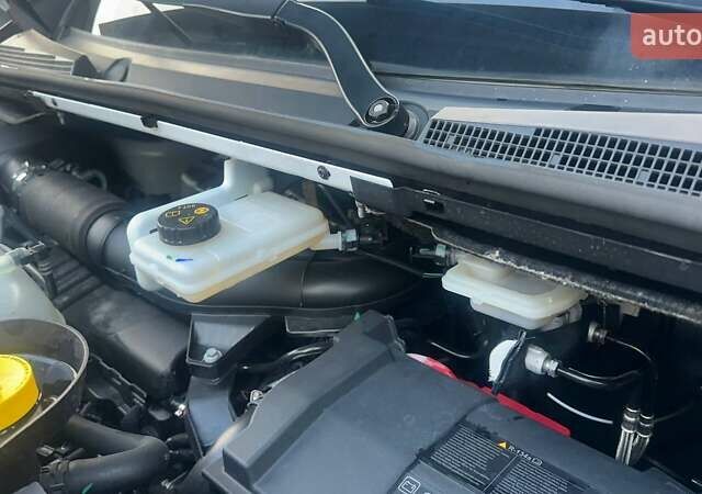 Белый Рено Трафик, объемом двигателя 2 л и пробегом 120 тыс. км за 19800 $, фото 19 на Automoto.ua