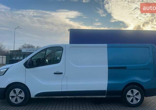 Белый Рено Трафик, объемом двигателя 2 л и пробегом 120 тыс. км за 19800 $, фото 1 на Automoto.ua