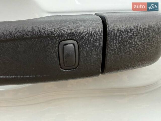 Белый Рено Трафик, объемом двигателя 0 л и пробегом 204 тыс. км за 20900 $, фото 11 на Automoto.ua