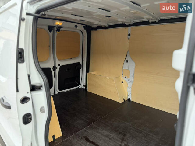 Білий Рено Трафік, об'ємом двигуна 2 л та пробігом 202 тис. км за 16999 $, фото 11 на Automoto.ua