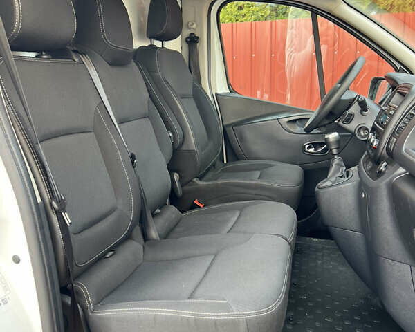 Білий Рено Трафік, об'ємом двигуна 2 л та пробігом 201 тис. км за 19500 $, фото 15 на Automoto.ua