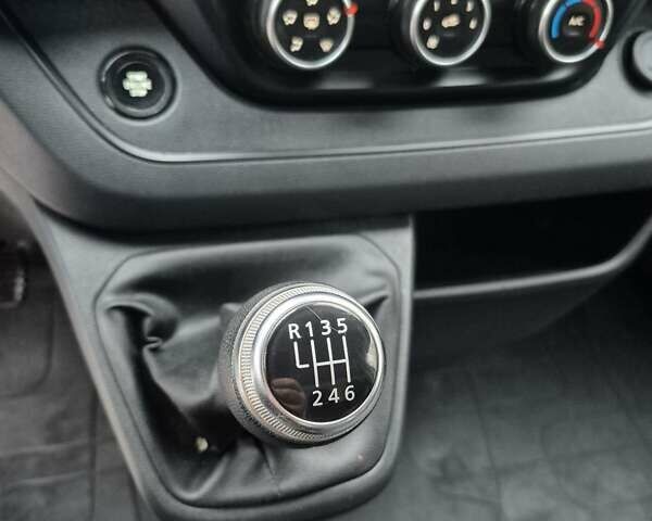 Белый Рено Трафик, объемом двигателя 2 л и пробегом 70 тыс. км за 23900 $, фото 121 на Automoto.ua