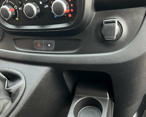 Білий Рено Трафік, об'ємом двигуна 2 л та пробігом 201 тис. км за 19500 $, фото 28 на Automoto.ua