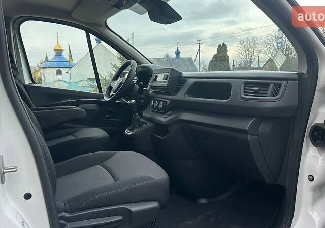 Белый Рено Трафик, объемом двигателя 2 л и пробегом 261 тыс. км за 19800 $, фото 11 на Automoto.ua