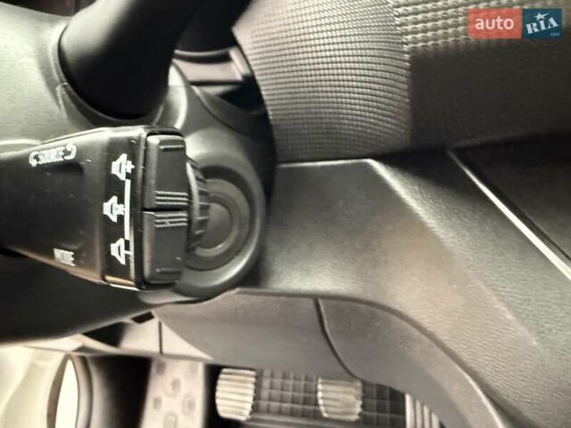 Белый Рено Трафик, объемом двигателя 0 л и пробегом 204 тыс. км за 20900 $, фото 58 на Automoto.ua